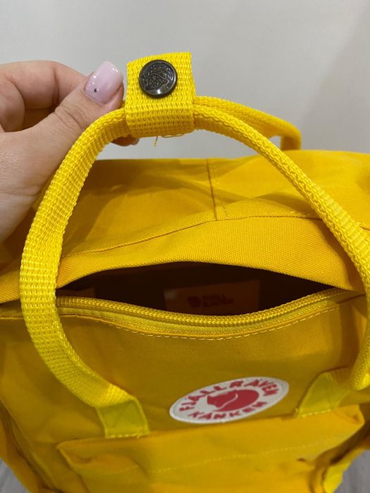 Mochila Fjällräven Kanken amarela nova