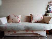 Продам диван-кровать "Еврокнижка", светло розовый с цветочками