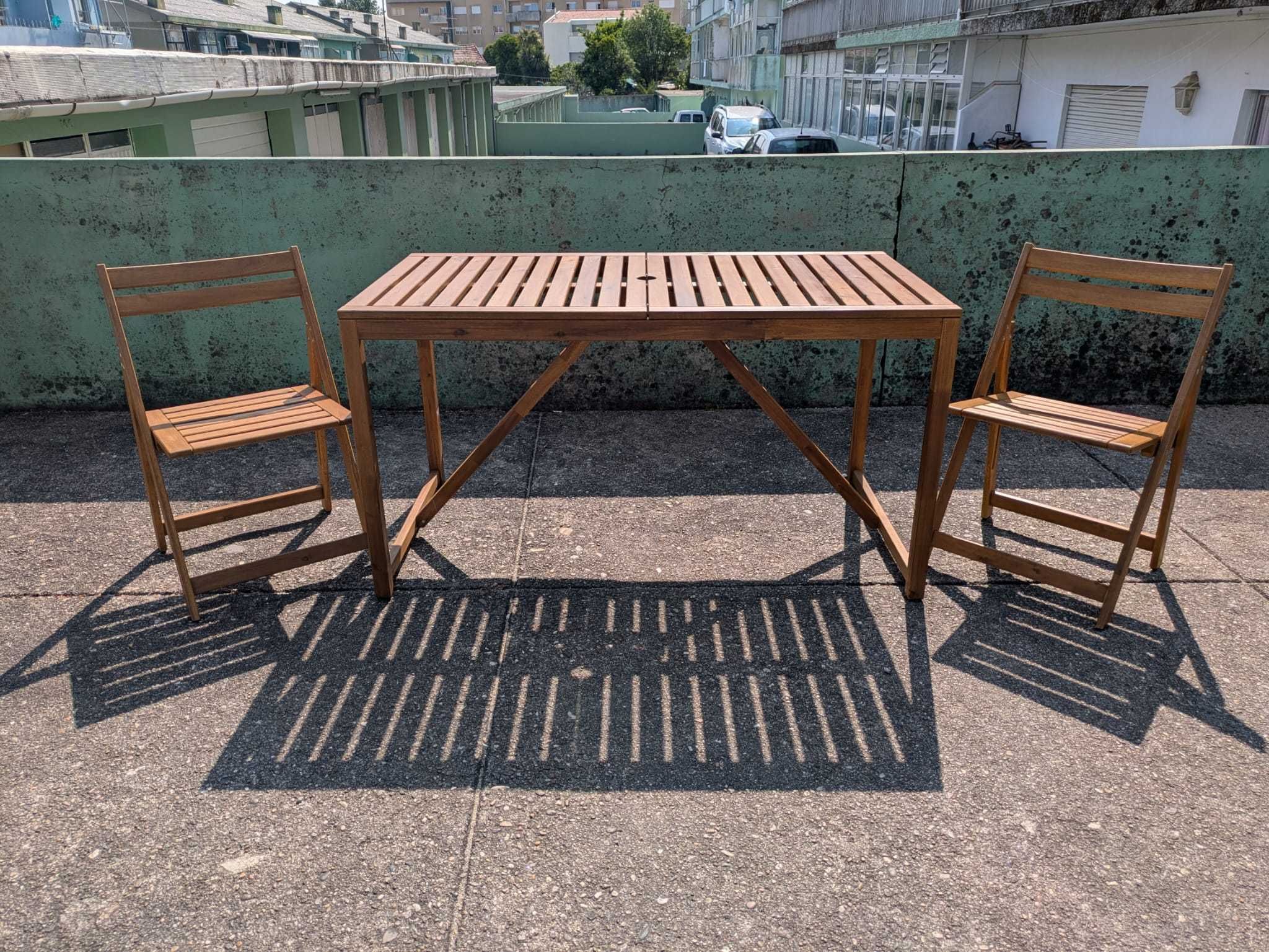 Conjunto de Jardim (Mesa +2Cadeiras +Capa)_Madeira Premium–Como Novo!