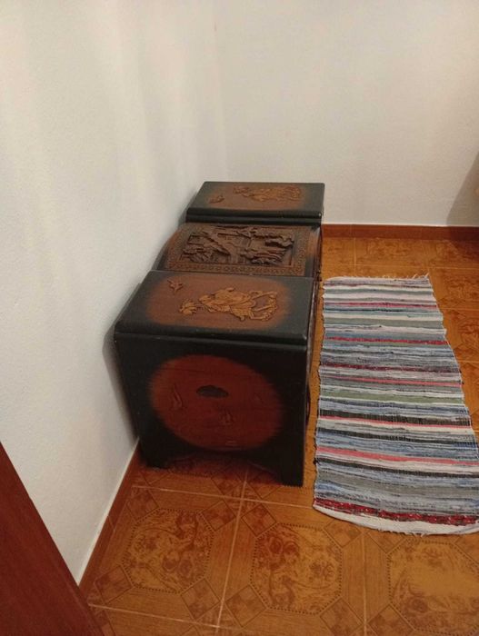 Arca oriental em madeira de cânfora