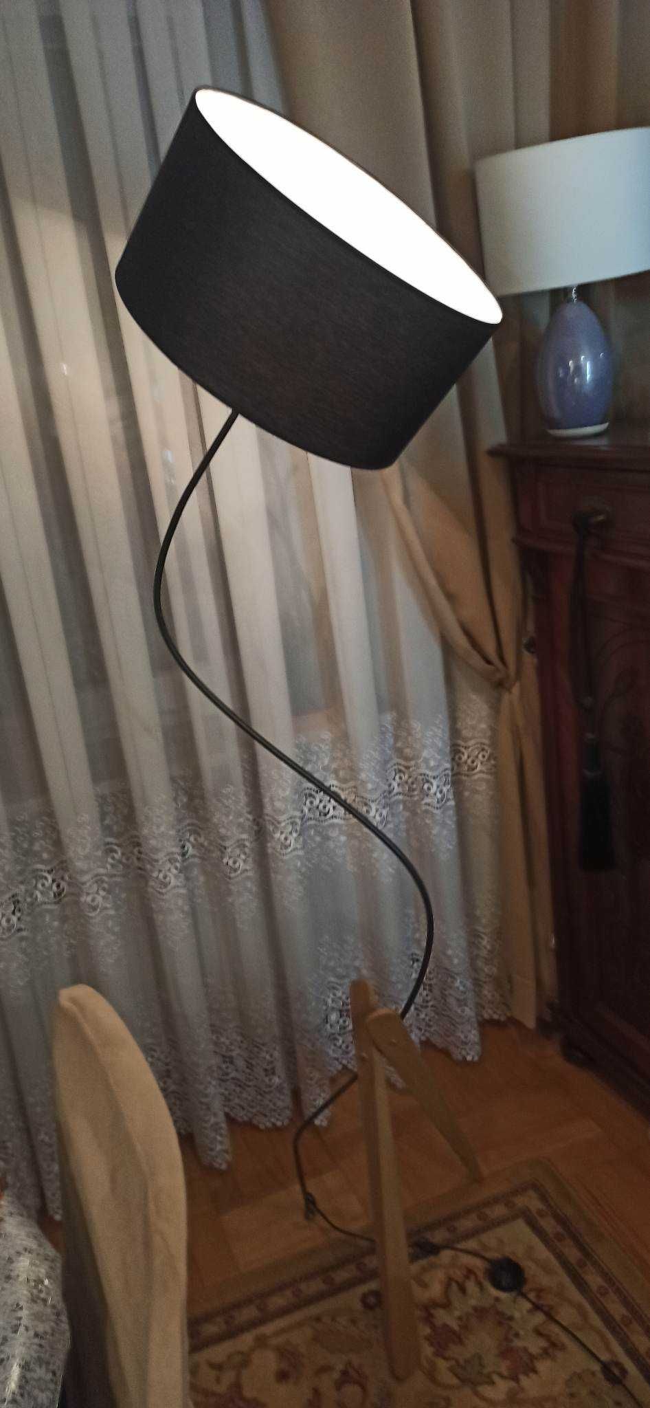 Lampa stojąca podłogowa do salonu- nowoczesna