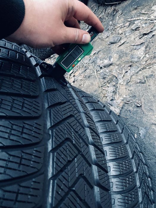 255 60 18 Pirelli Scorpion Winter 95%