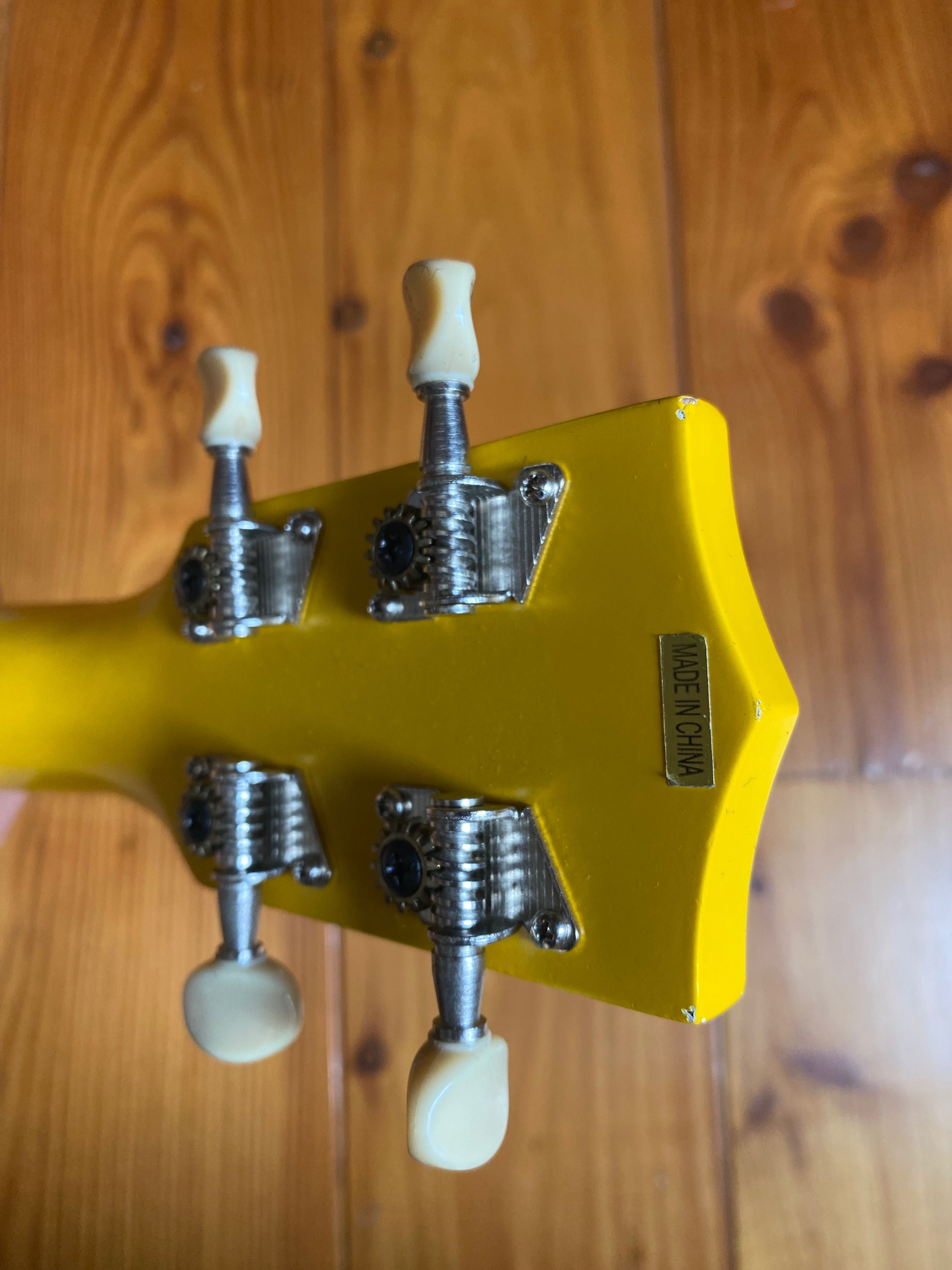 Ukulele UKADEIC BY KALA model speacelove z pokrowcem