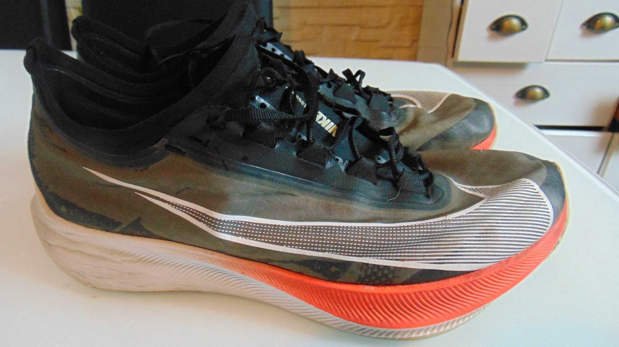 nike zoom fly 3 uk9,5 eur 44,5 do biegania okazja Drogie