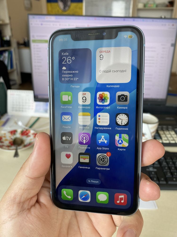 Продам iphone Xr на 64 гб в крутому стані терміново!