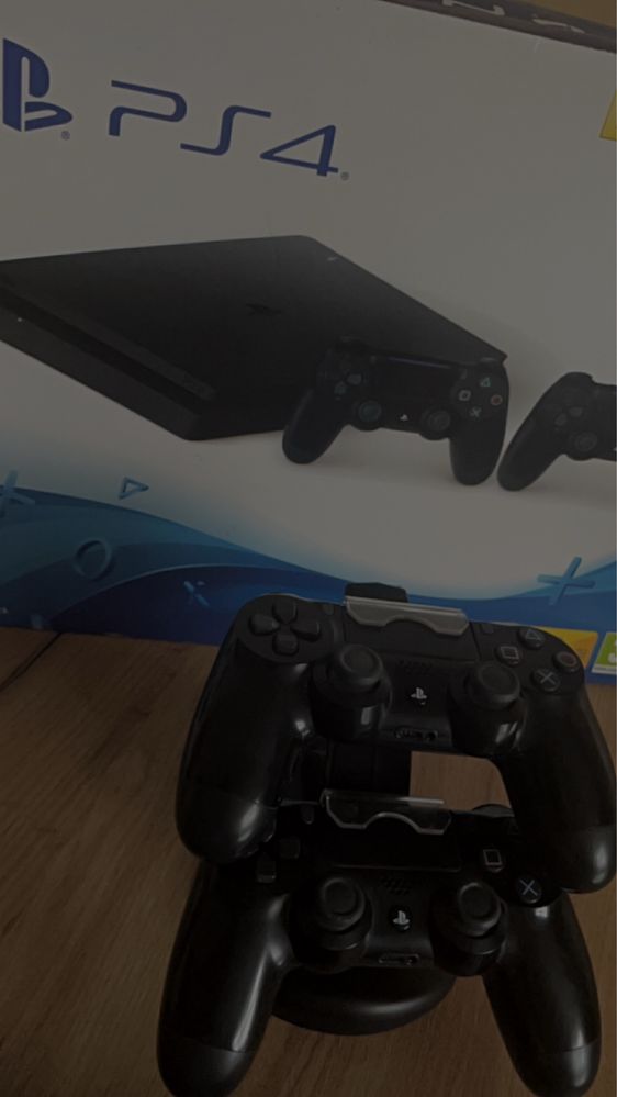 Konsola PlayStation 4