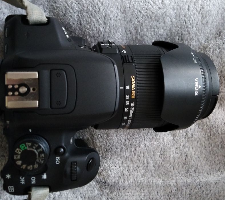 Canon EOS 700D + SIGMA 18 - 250mm +gratis