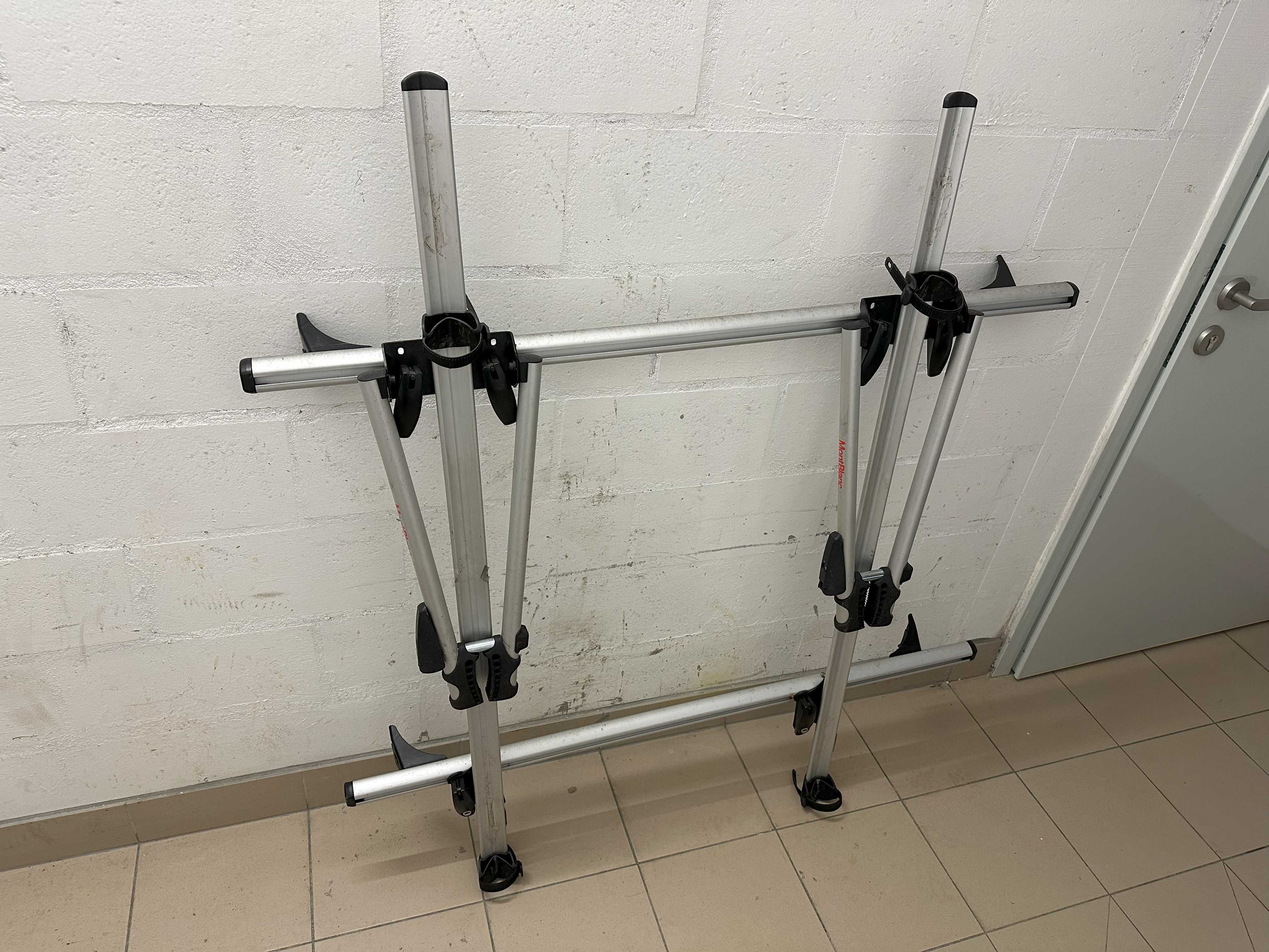 Bagażnik rowerowy na dach z uchwytami