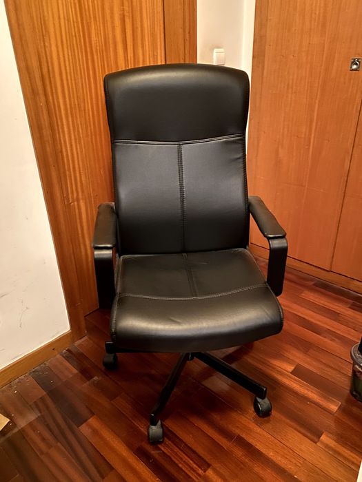 Cadeira de escritório MILLBERGET com muito pouco uso