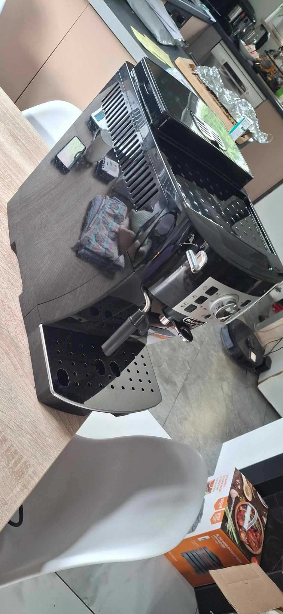 Ekspres ciśnieniowy do kawy DELONGHI MAGNIFICA S