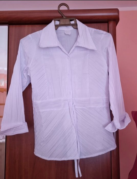 Biała dziewczęca bluzka