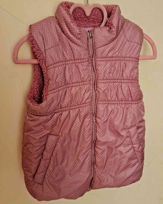 Чудова жилетка на дівчинку 4-5 р.