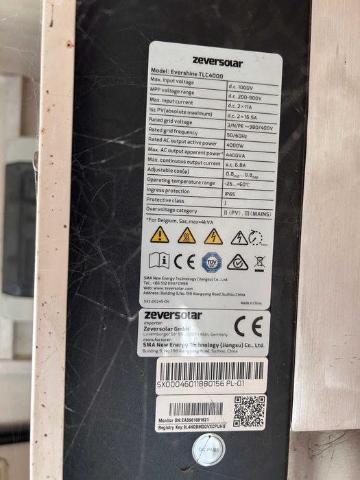 falownik zeversolar TLC 4000 z widocznym oprzyrządowaniem