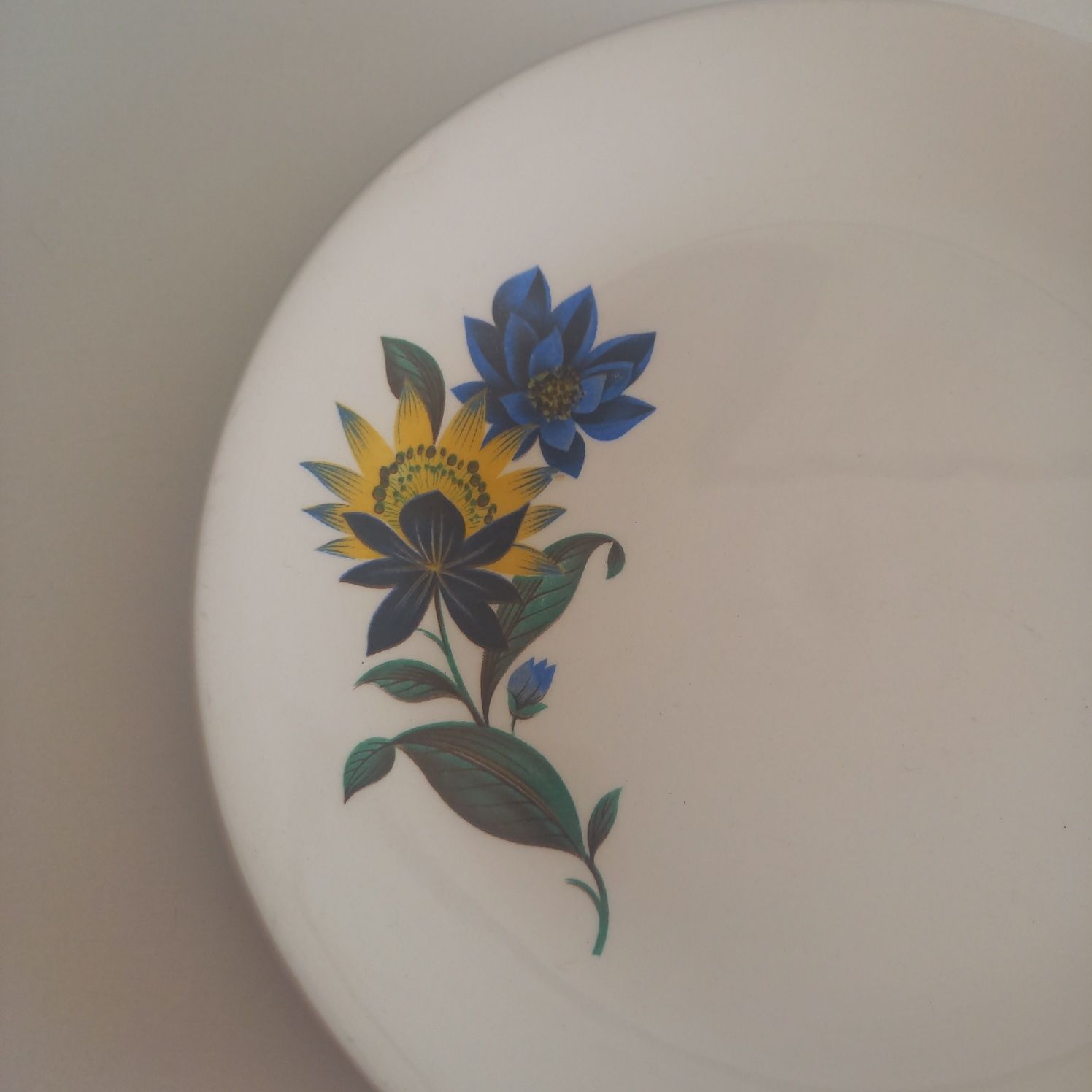 Talerz porcelanowy z 1946 r. H. Aynsley&CO. LTC biały kwiatowy
