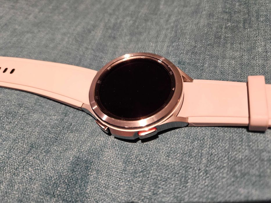 Samsung Galaxy Watch 4 Classic Srebrny z białym paskiem