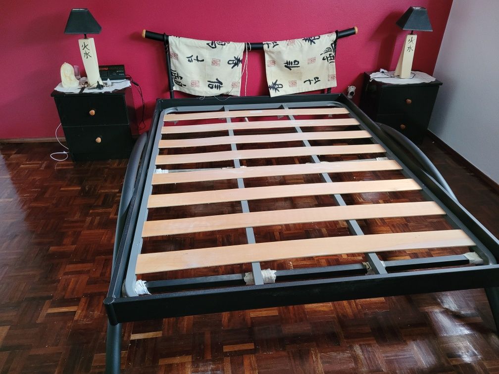 Cama de casal com estrado