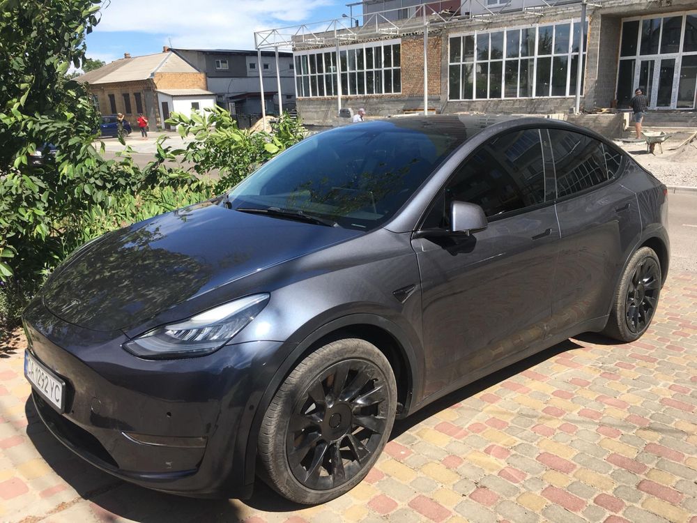 Продам Tesla model Y