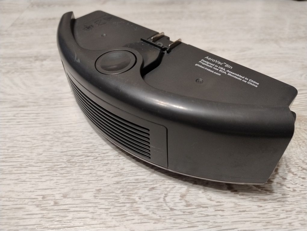 Pojemnik na śmieci z filtrem Irobot Roomba 692