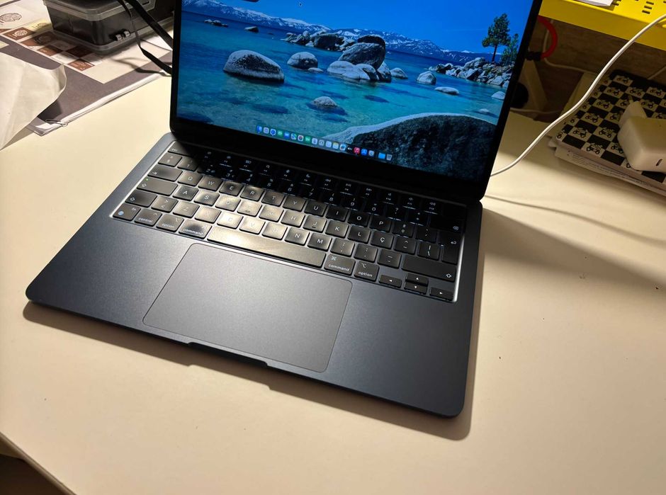 MacBook Air M3 2024 • 250GB • 8GB RAM • Seguro valido até 2027