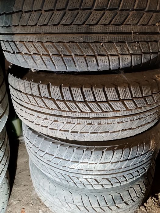 Продам скаты с дисками метал. 195/65/15. Зима комплект.4 шт... 5000гр.