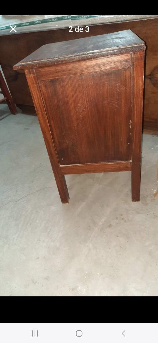 Mesa cabeceira antiga