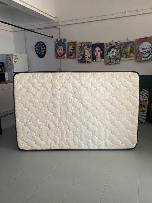 Colchão praticamente novo