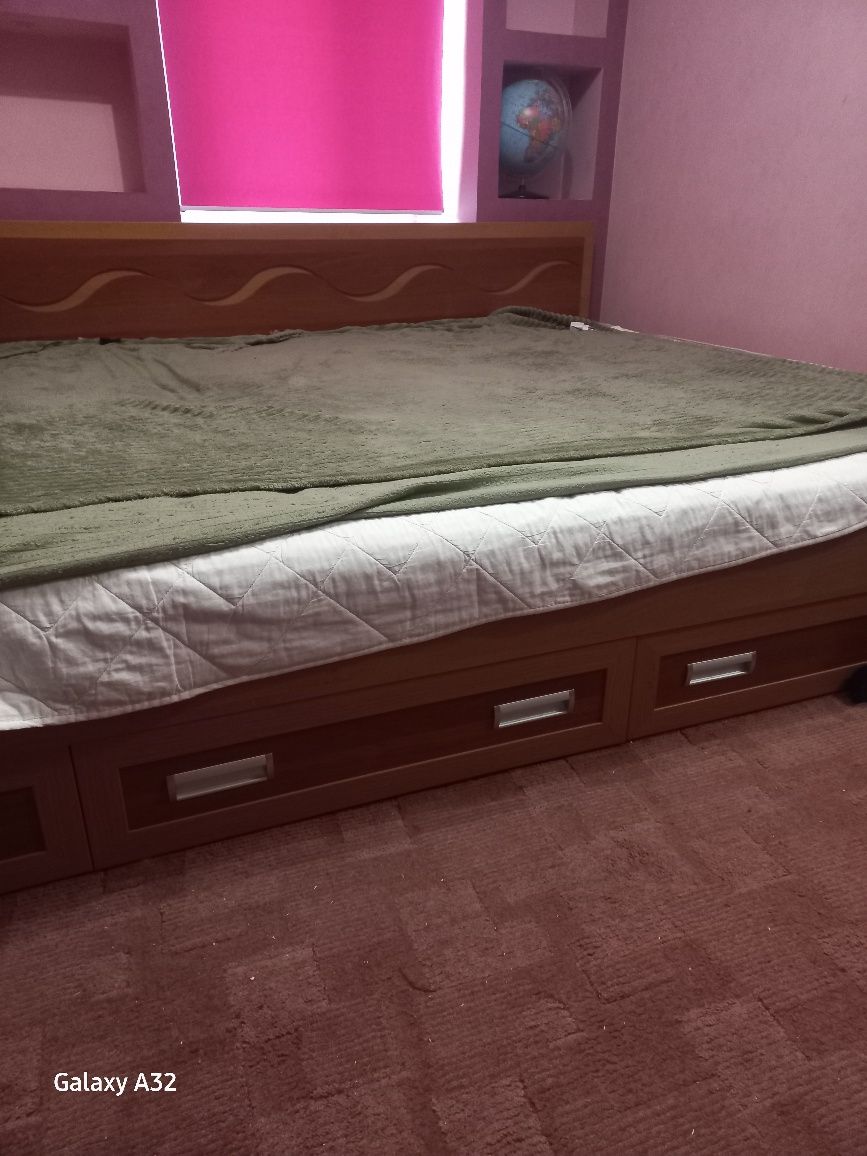 Продам кровать, сделана из мдф