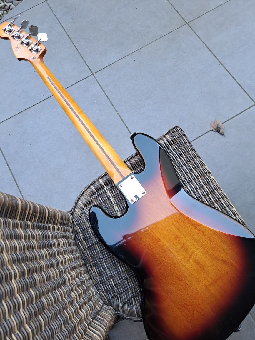 Gitara basowa  Squayer  by Fender