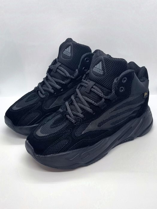 Жіночі кросівки Adidas Yeezy Boost 700 V2 (-21/хутро/waterproof/38-41)