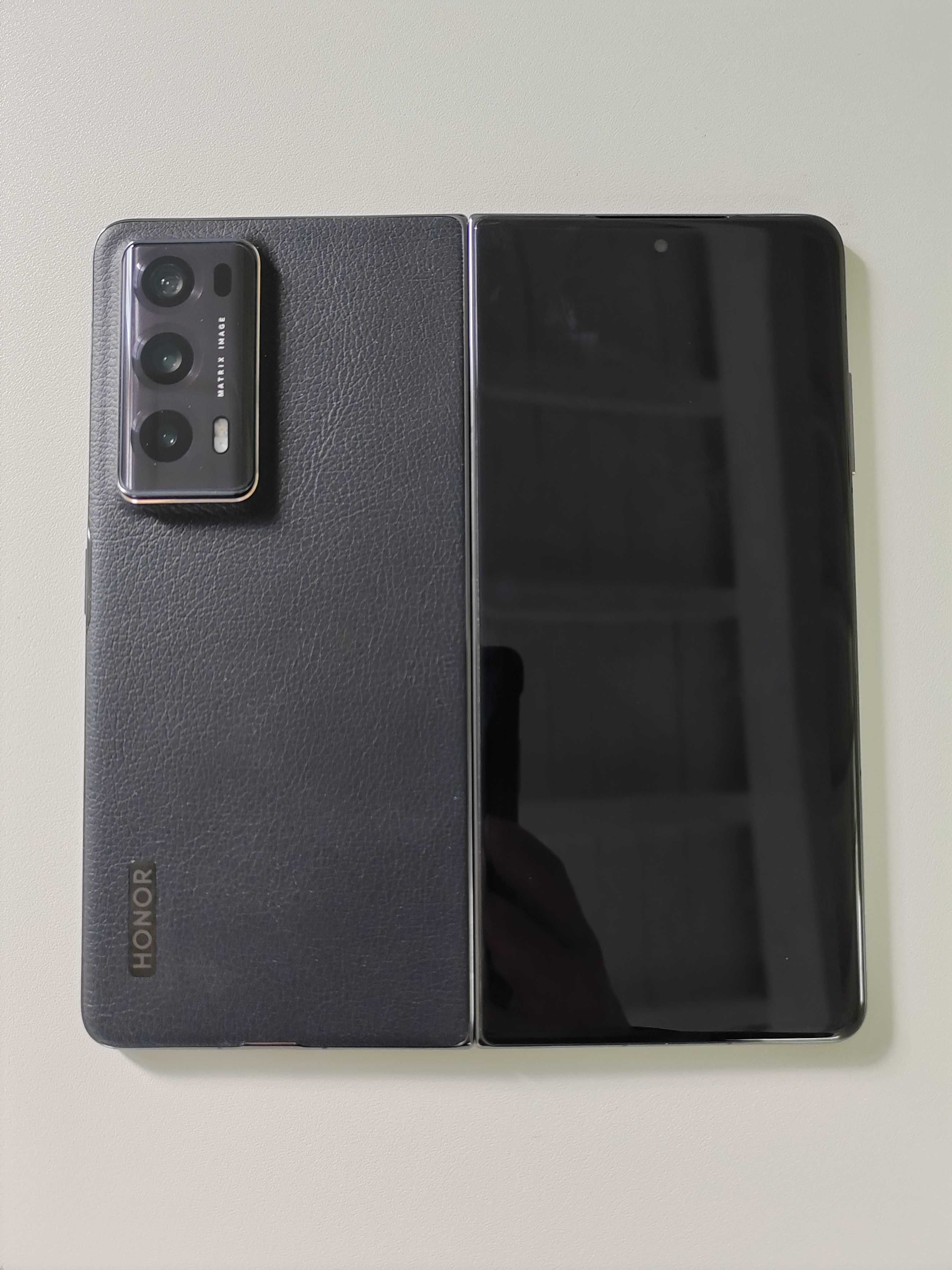 Honor Magic V2 (16/512) - Dobrável 7.92" | Finíssimo