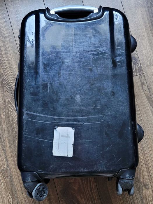 Bugatti twarda walizka podróżna 51x35x23cm czarna na 4 kółkach 41-50l