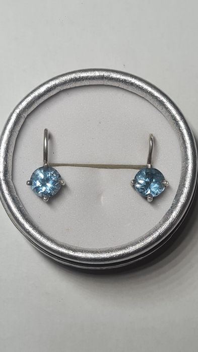 Продам серебрянные серёжки с топазом
