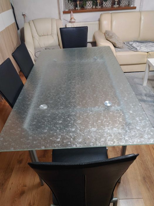 Stol z blatem szklanym