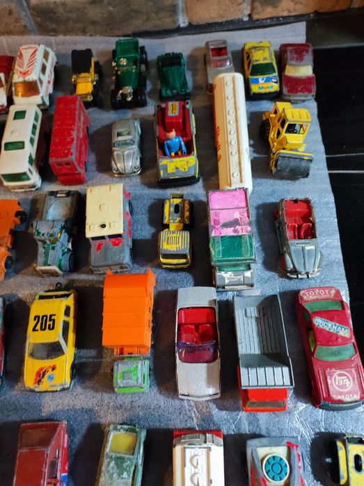 Carros em metal antigos Majorette e Burago