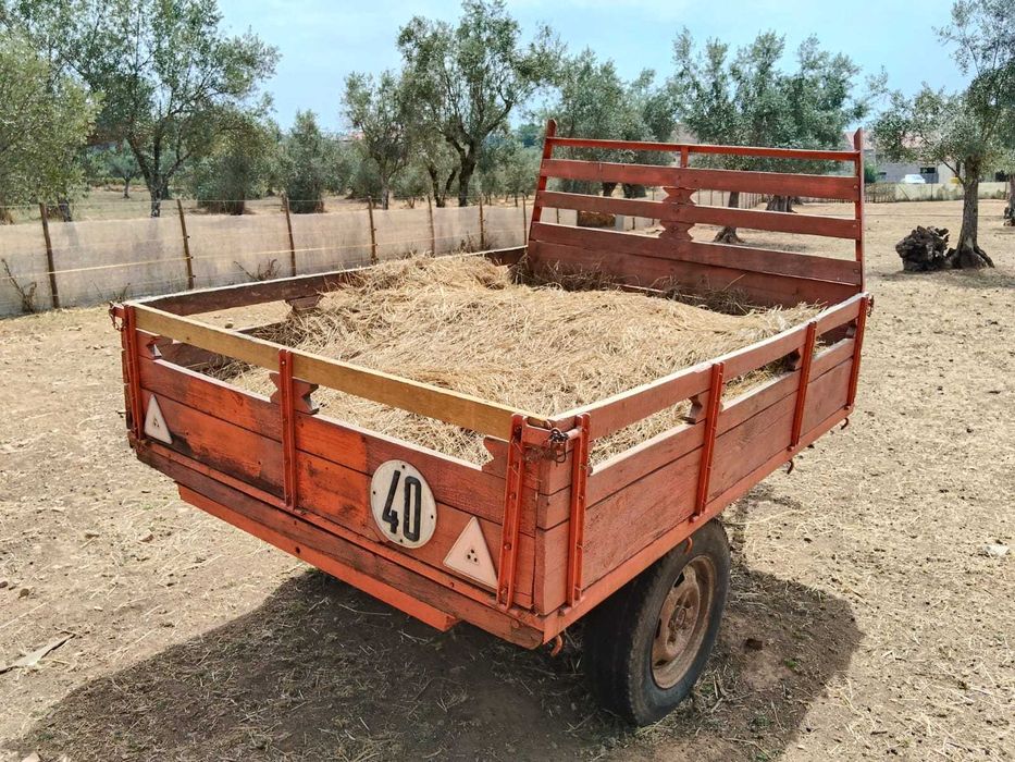Trator 18 cv com Reboque