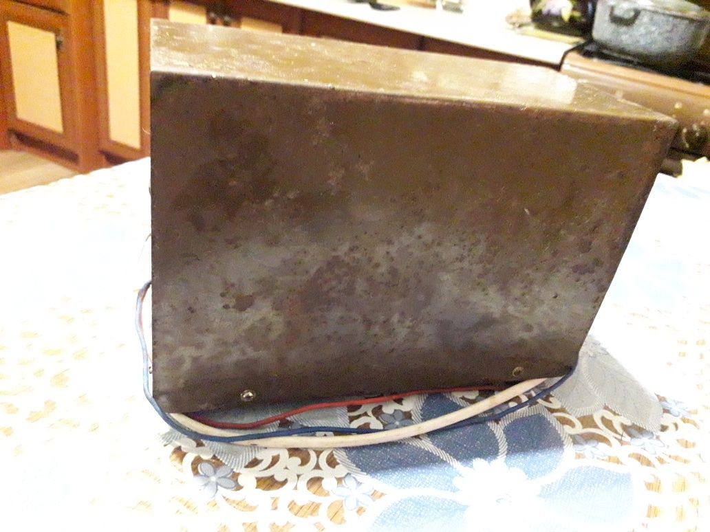 Зарядное устройство для аккумулятора полностью рабочее, 12 v.