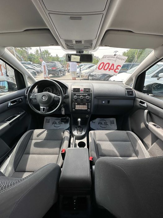 Продам Volkswagen Touran  2013 рік можлива розстрочка,кредит,обмін!