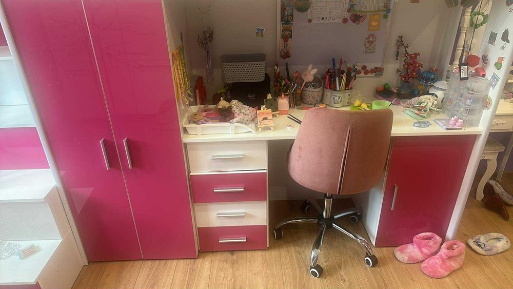 Łóżko z biurkiem I szafa