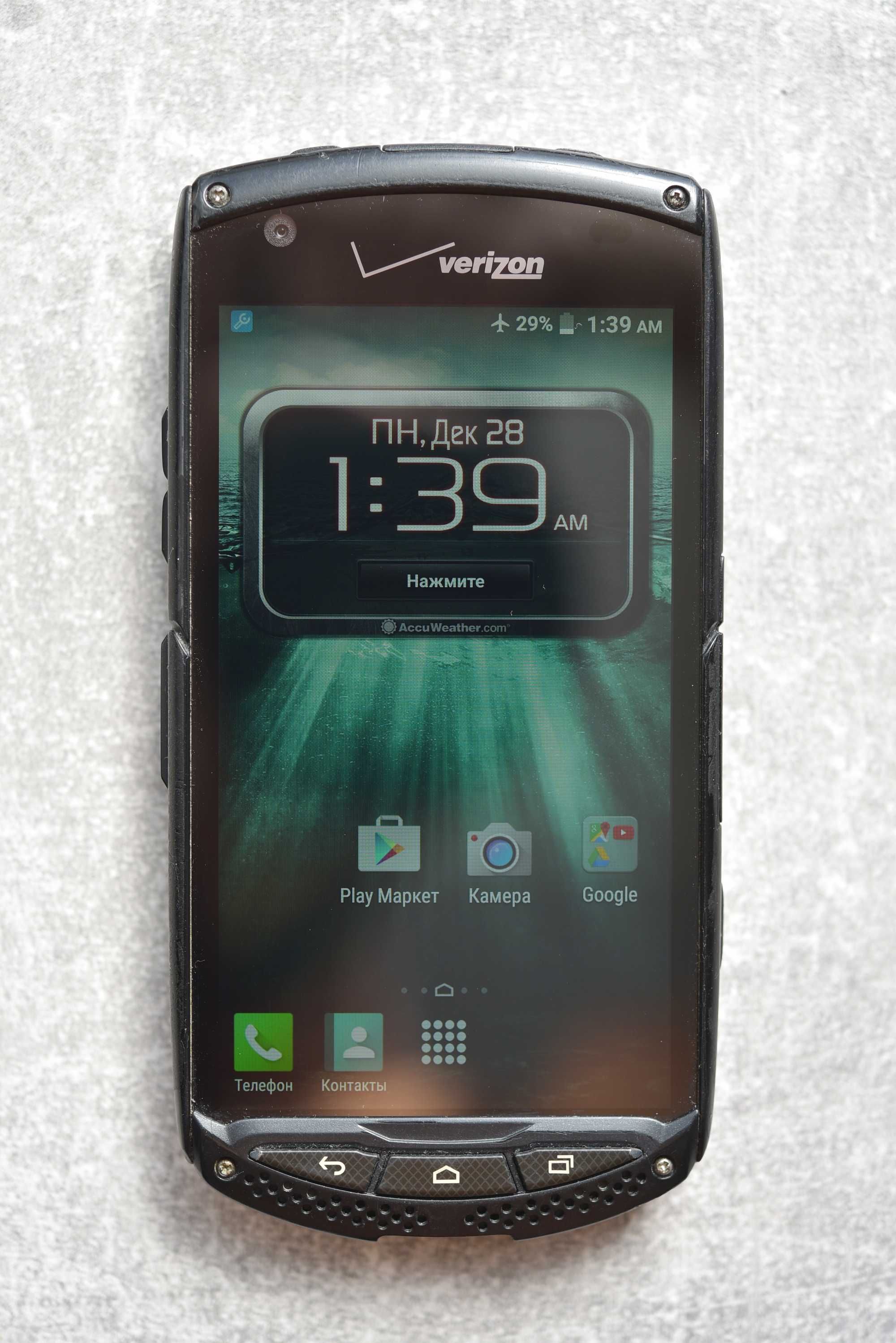 Kyocera E6782 Brigadier захищений телефон