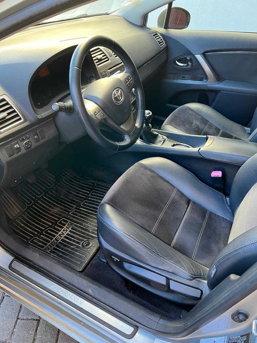 Toyota Avensis SW 2.0D LUXURY + NAVI 2013