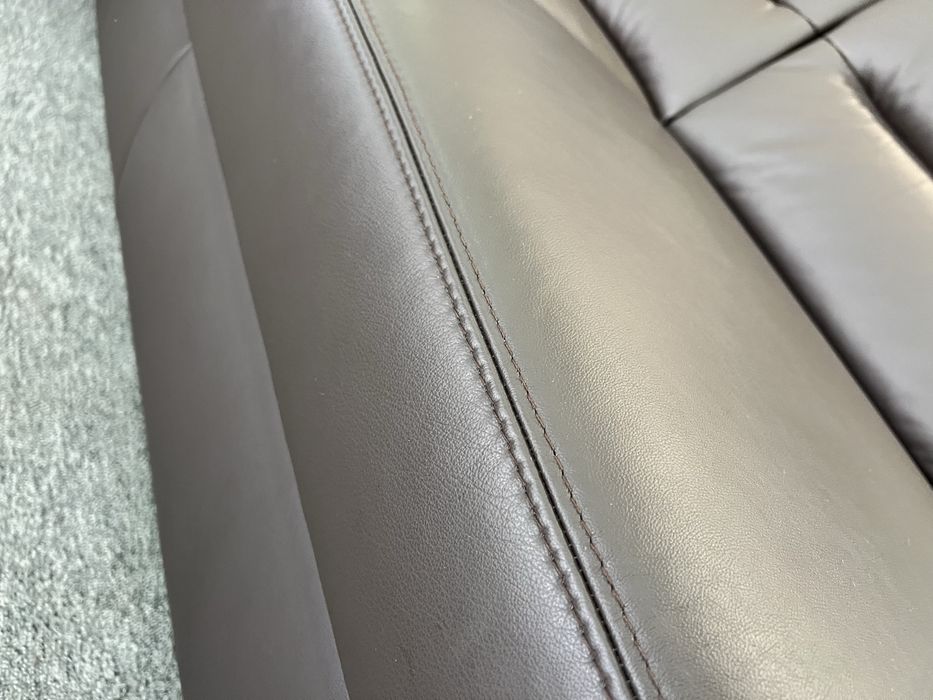 Диван виставковий стан новий шкіряний кутовий з нішею темно коричневий