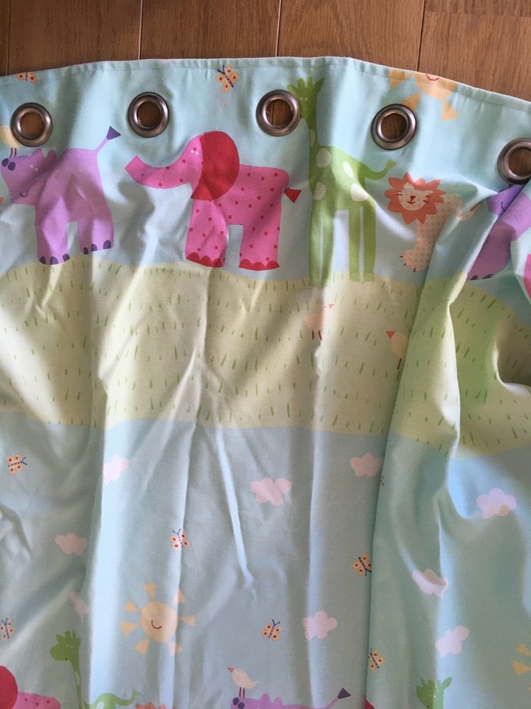 2 cortinados infantis com argolas