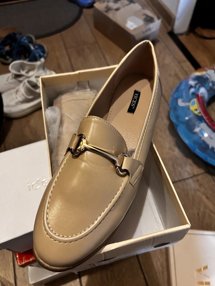Продам взуття (нове і вживане)