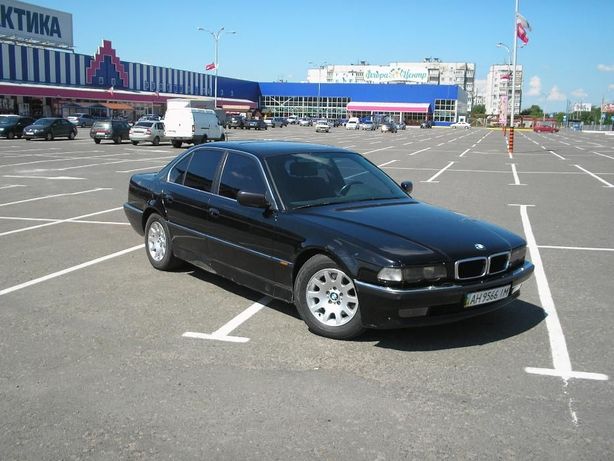 BMW 740 i, на метане         .