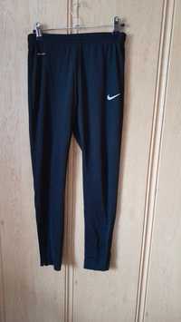 Spodnie Nike dri-fit rozmiar S 8/10lat