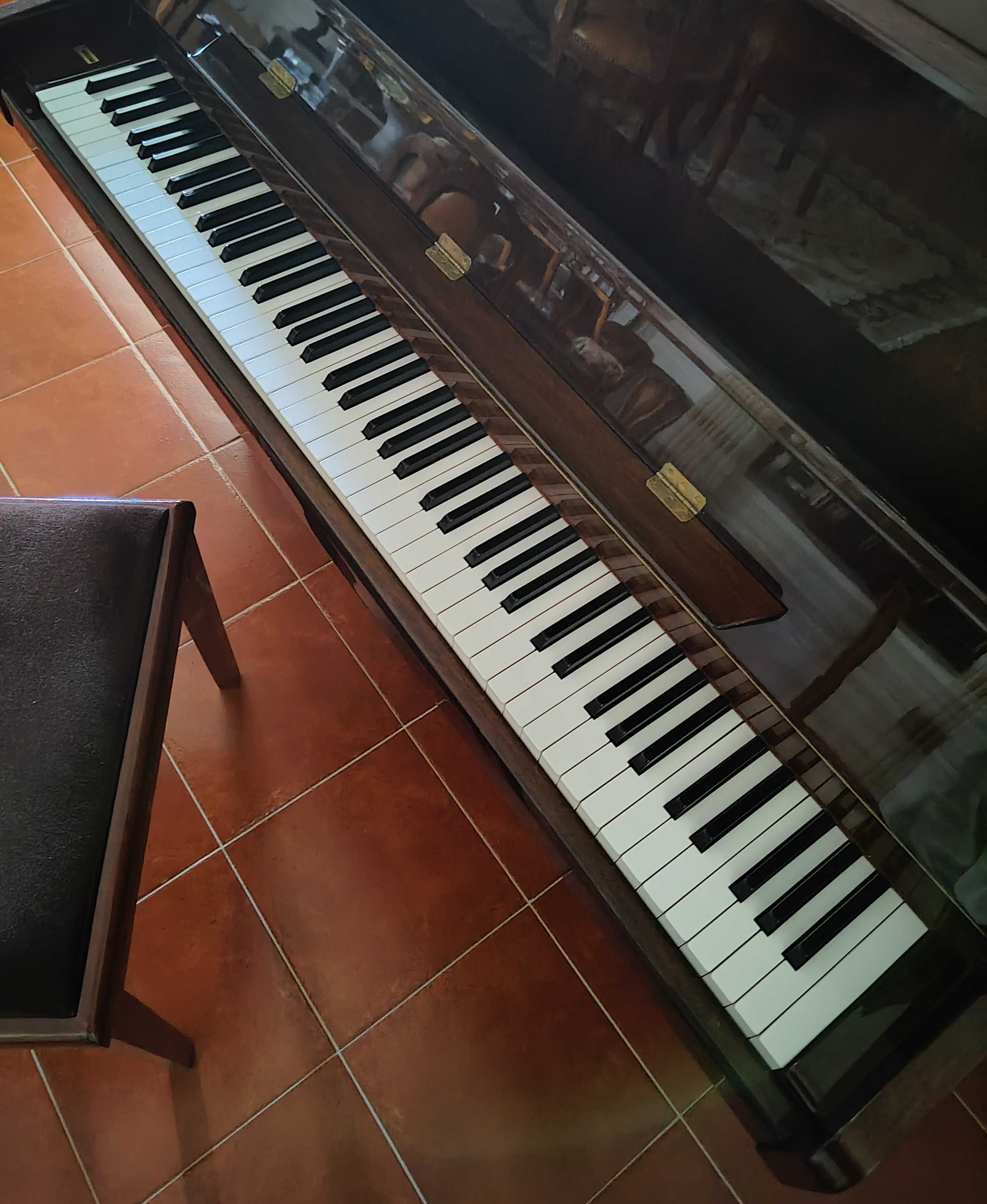 Piano vertical Scholze