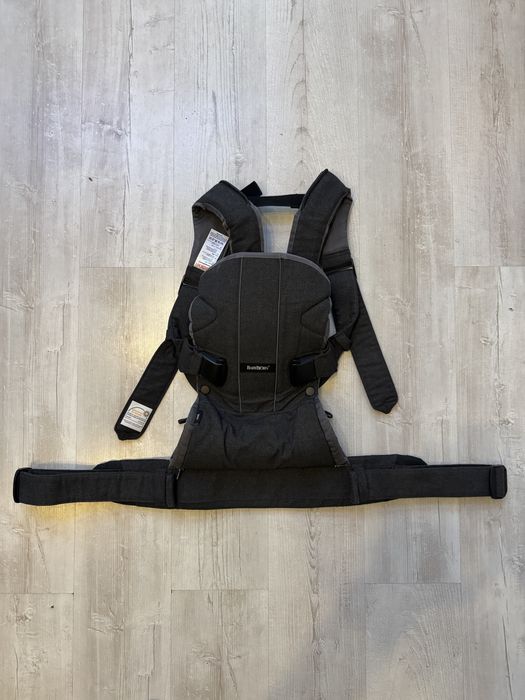 Nosidełko dla dzieci Babybjorn One 0 - 36 m. ( do 15 kg ) ciemno szary