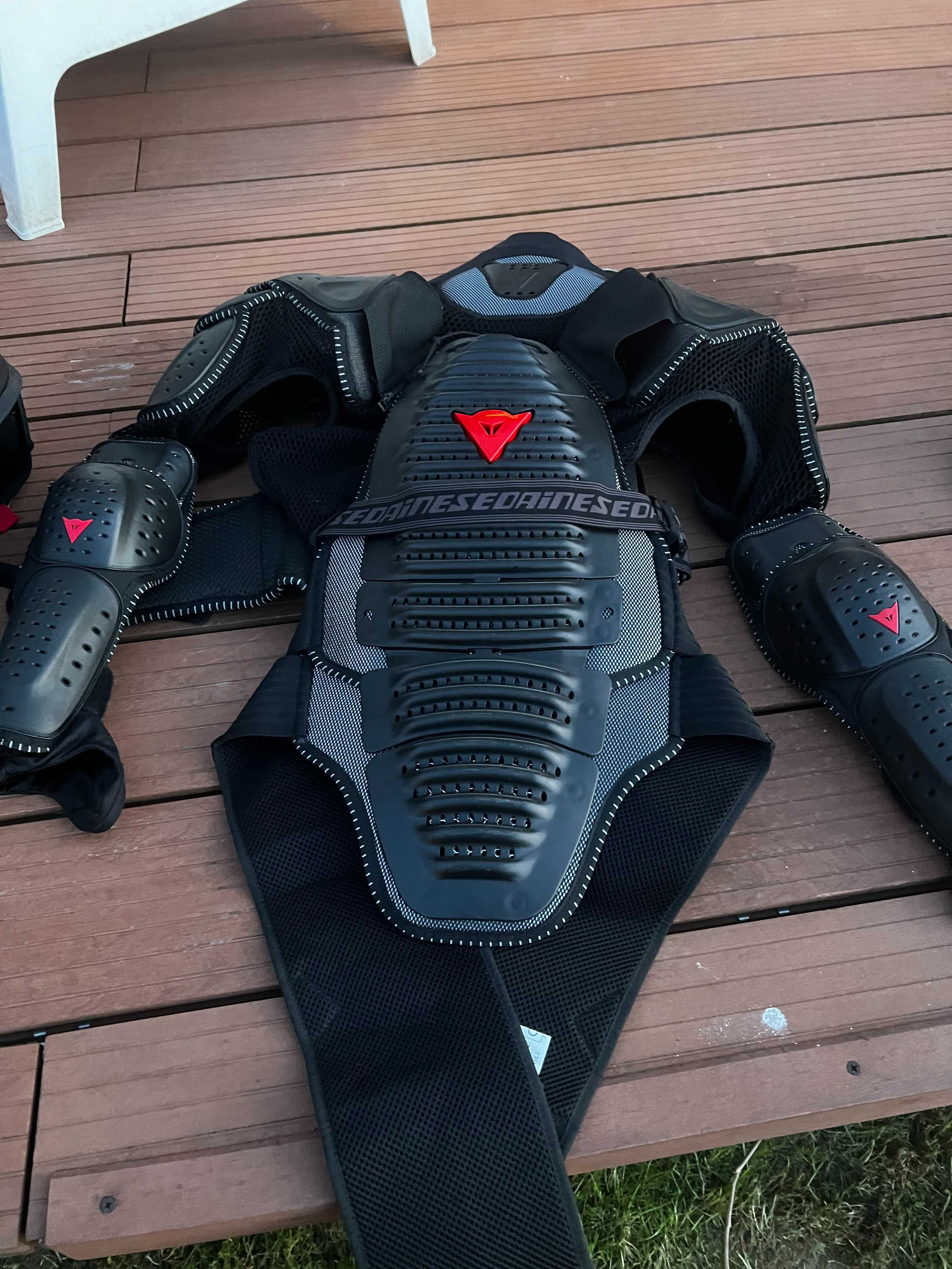 Zbroja Buzzer Dainese XXL