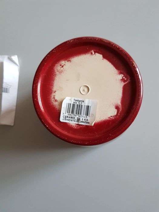 Bordowa ceramiczna doniczka