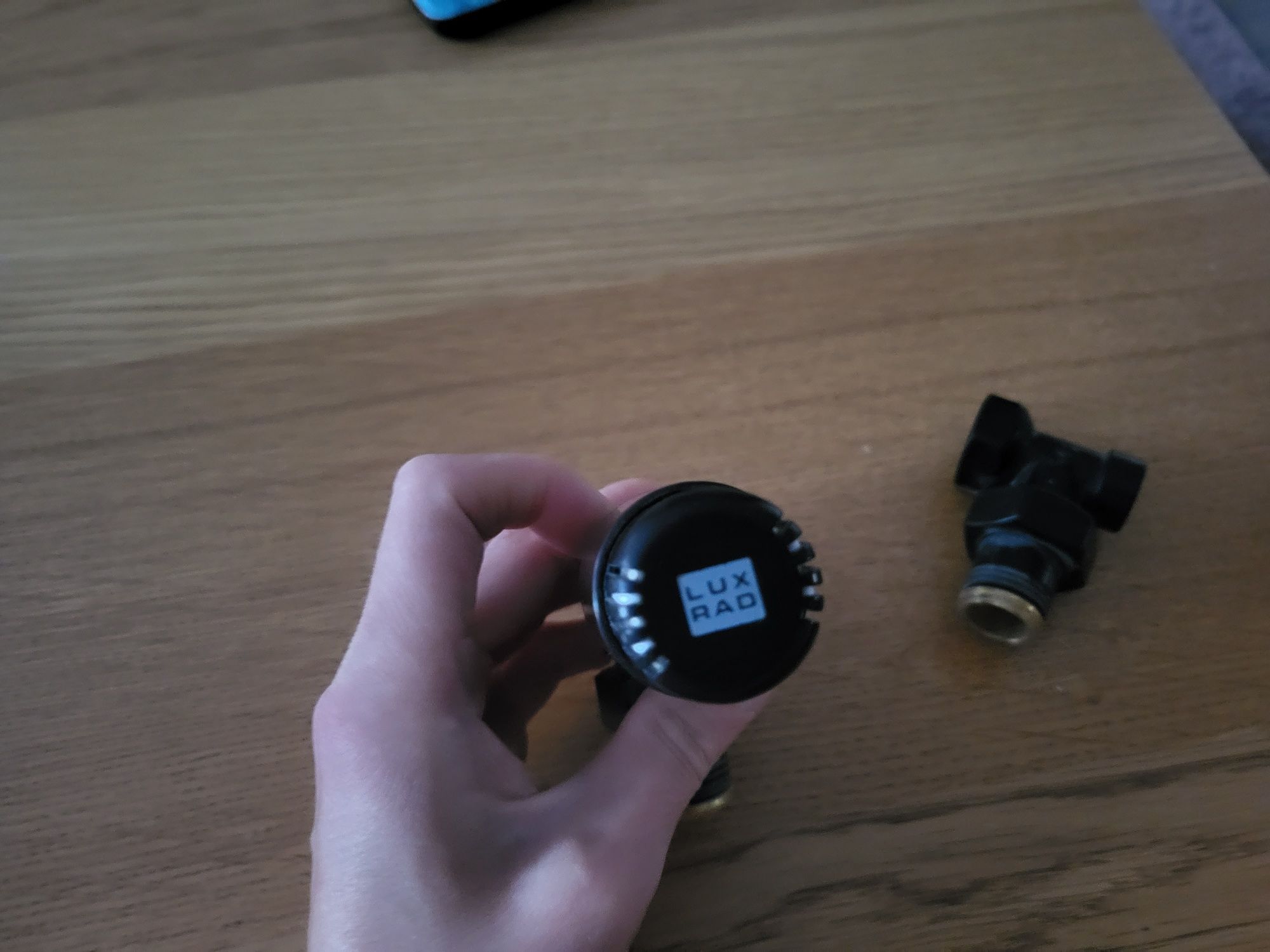 Zestaw termostatyczny osiowy lewy Luxrad czarny